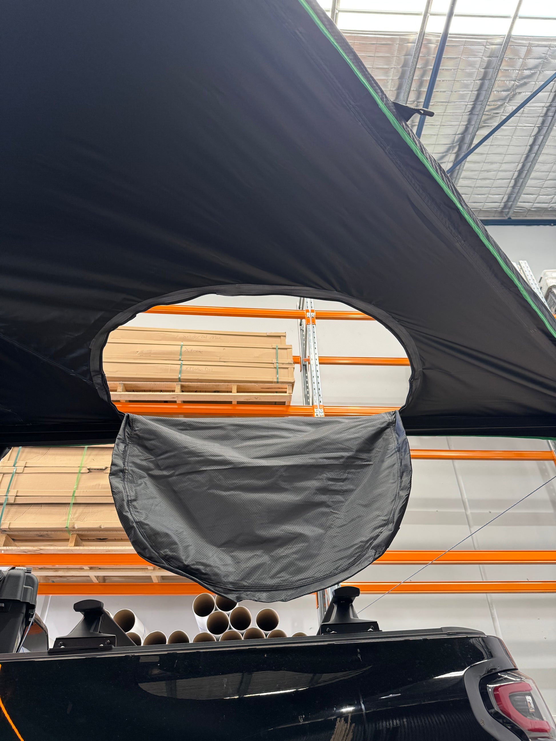 Commando 180 Freestanding Awning D Zipper Image
