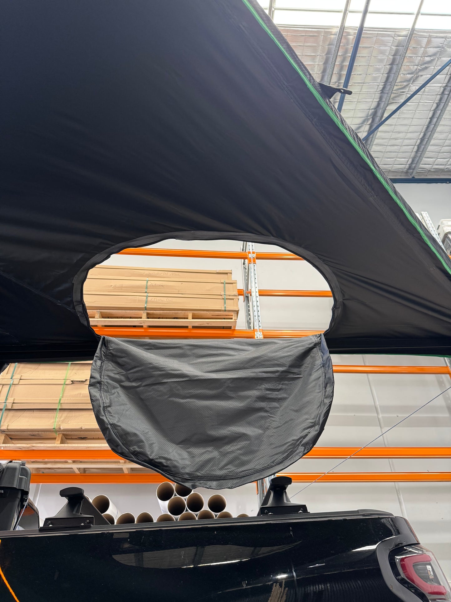 Commando 180 Freestanding Awning D Zipper Image
